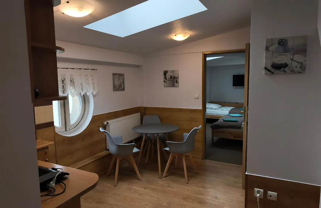 Pokoje Gościnne i Apartamenty Krupówki 19-1