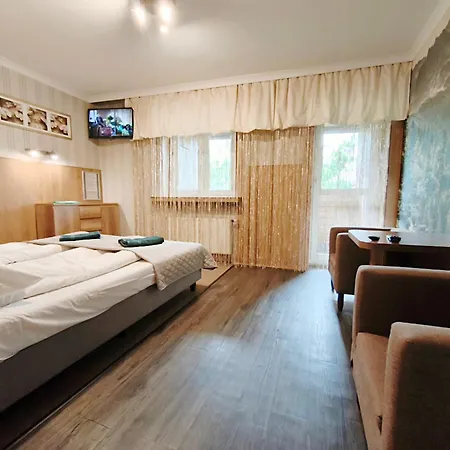 Pokoje Gościnne i Apartamenty Krupówki 19-2